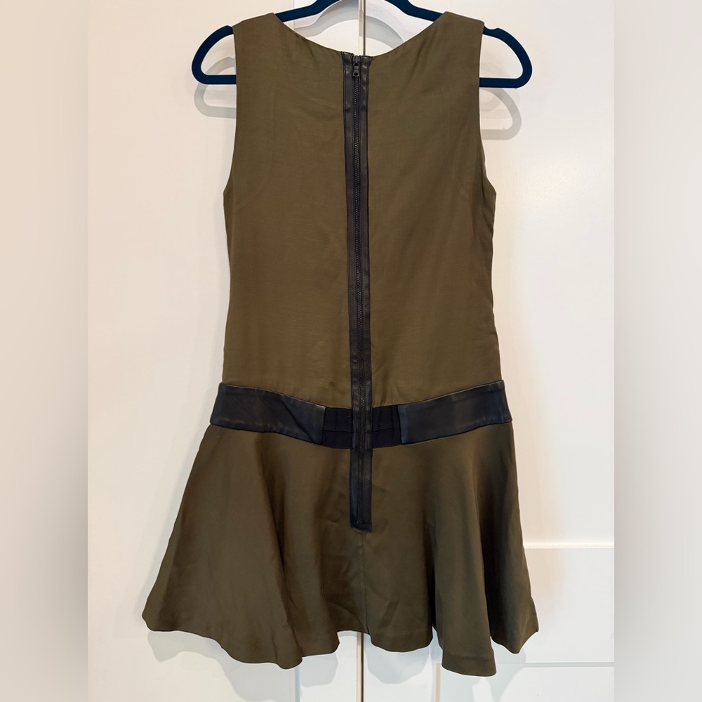 Alice + Olivia Sample Olive Drop Waist Dress With Leather Detailing Size 4 - Picture 14 of 15